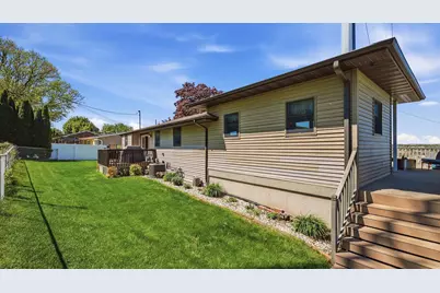 950 Hiawatha Drive, East Dubuque, IL 61025 - Photo 2