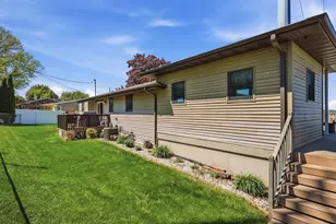 950 Hiawatha Dr, East Dubuque, IL 61025 - Photo 2