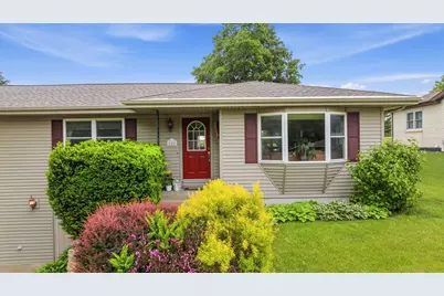 556 Peach Street, East Dubuque, IL 61025 - Photo 2