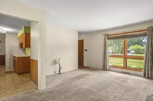 4704 Cayuga Rd, Rockford, IL 61107 - Photo 8