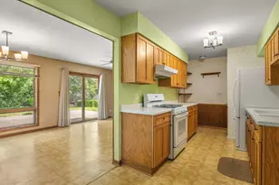 4704 Cayuga Rd, Rockford, IL 61107 - Photo 10