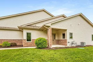 6229 Parks Edge Dr, Loves Park, IL 61111 - Photo 2