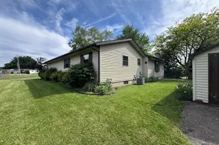 945 Sunset Dr, Milledgeville, IL 61051 - Photo 4