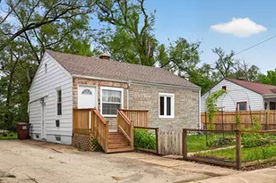 2212 Christina St, Rockford, IL 61104 - Photo 2