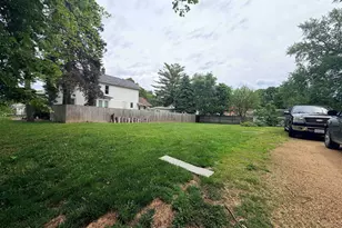 211 N Grove Ave, Freeport, IL 61032 - Photo 2