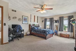 14019 Queenann's Way, Poplar Grove, IL 61065 - Photo 32