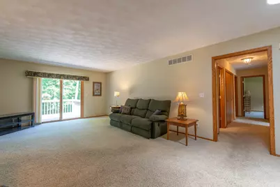 920 Mesa Drive, Freeport, IL 61032 - Photo 8