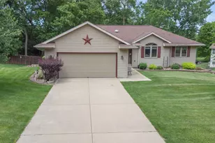 920 Mesa Dr, Freeport, IL 61032 - Photo 1