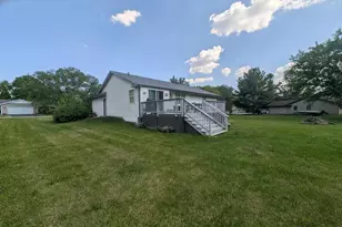 531 NE Bounty Dr, Poplar Grove, IL 61065 - Photo 4