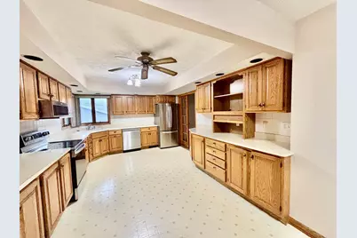 306 Beacon Drive, Belvidere, IL 61008 - Photo 8