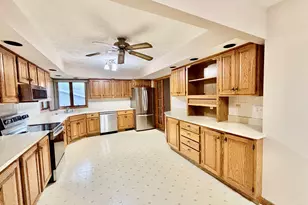 306 Beacon Dr, Belvidere, IL 61008 - Photo 8
