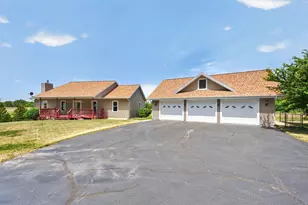 6880 E Cherry Hill Rd, Ridott, IL 61067 - Photo 2