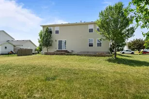 663 Ashleigh Ln, Roscoe, IL 61073 - Photo 4