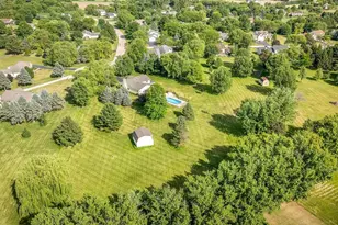 1 Glen Abbey Dr, Rockford, IL 61107 - Photo 2