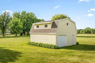 1 Glen Abbey Dr, Rockford, IL 61107 - Photo 4