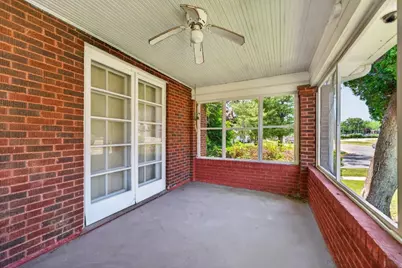 1049 W Lincoln, Freeport, IL 61032 - Photo 2