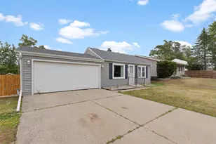 210 Wilson Ave, Machesney Park, IL 61115 - Photo 2