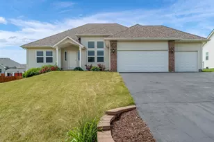622 Ashleigh Ln, Roscoe, IL 61073 - Photo 1