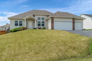622 Ashleigh Ln, Roscoe, IL 61073 - Photo 2