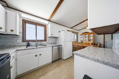3447 Hilldale Drive, Freeport, IL 61032 - Photo 8