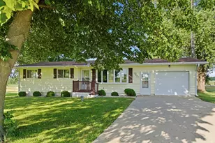 3447 Hilldale Dr, Freeport, IL 61032 - Photo 1