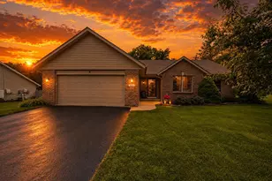 614 Moth St, Pecatonica, IL 61063 - Photo 2