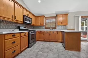 513 Pembroke SW Rd, Poplar Grove, IL 61065 - Photo 4