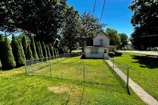 126 E 6th St, Pecatonica, IL 61063 - Photo 2