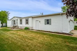 2231 Blossom Ln, Belvidere, IL 61008 - Photo 2