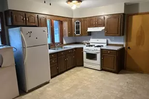 1421 25th St, Peru, IL 61354 - Photo 2