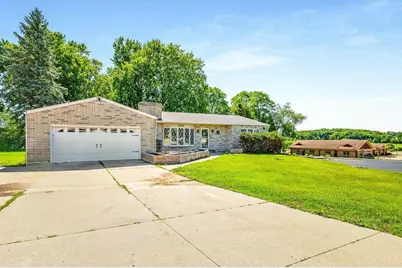 2057 Il Rte 26 N, Freeport, IL 61032 - Photo 2