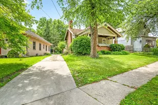 238 Guard St, Rockford, IL 61103 - Photo 2
