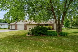 158 Quantico Dr, Rockton, IL 61072 - Photo 2