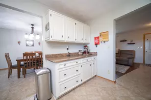 5885 Longest Dr, South Beloit, IL 61080 - Photo 6