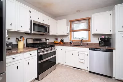5885 Longest Dr, South Beloit, IL 61080 - Photo 4