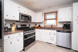5885 Longest Dr, South Beloit, IL 61080 - Photo 4
