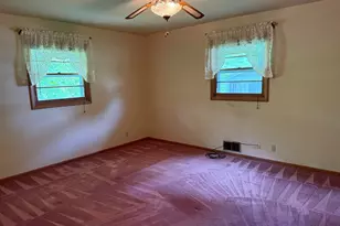 1894 N Ridge Dr, Freeport, IL 61032 - Photo 8