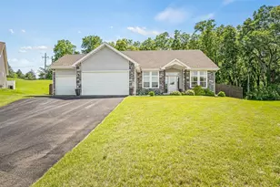 4348 Woodcliff Ln, Roscoe, IL 61073 - Photo 2