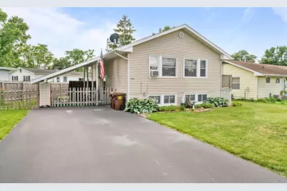 914 N Crestview Trail, Byron, IL 61010 - Photo 2