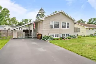 914 N Crestview Trail, Byron, IL 61010 - Photo 2