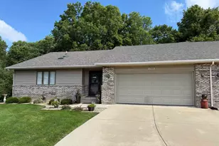 1944 W Mesa Dr, Freeport, IL 61032 - Photo 1