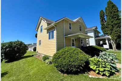 210 W Benton Avenue, Stockton, IL 61085 - Photo 2