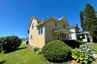 210 W Benton Ave, Stockton, IL 61085 - Photo 2