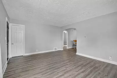 418 E Greenview Avenue, Machesney Park, IL 61115 - Photo 6