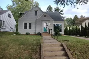 1826 Ohio Pkwy, Rockford, IL 61108 - Photo 2