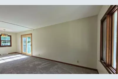 5773 Kirkwood Drive, Rockford, IL 61109 - Photo 8