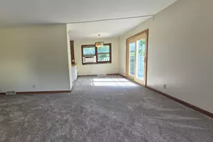 5773 Kirkwood Dr, Rockford, IL 61109 - Photo 6