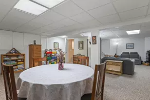 612 N Oak Knolls Ave, Rockford, IL 61107 - Photo 34
