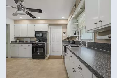 612 N Oak Knolls Avenue, Rockford, IL 61107 - Photo 20