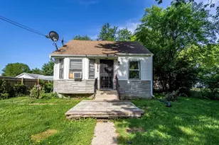 301 Vincent Ave, Rockford, IL 61102 - Photo 2